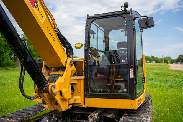 Polycarbonate Windshield with Fasteners for Caterpillar 309